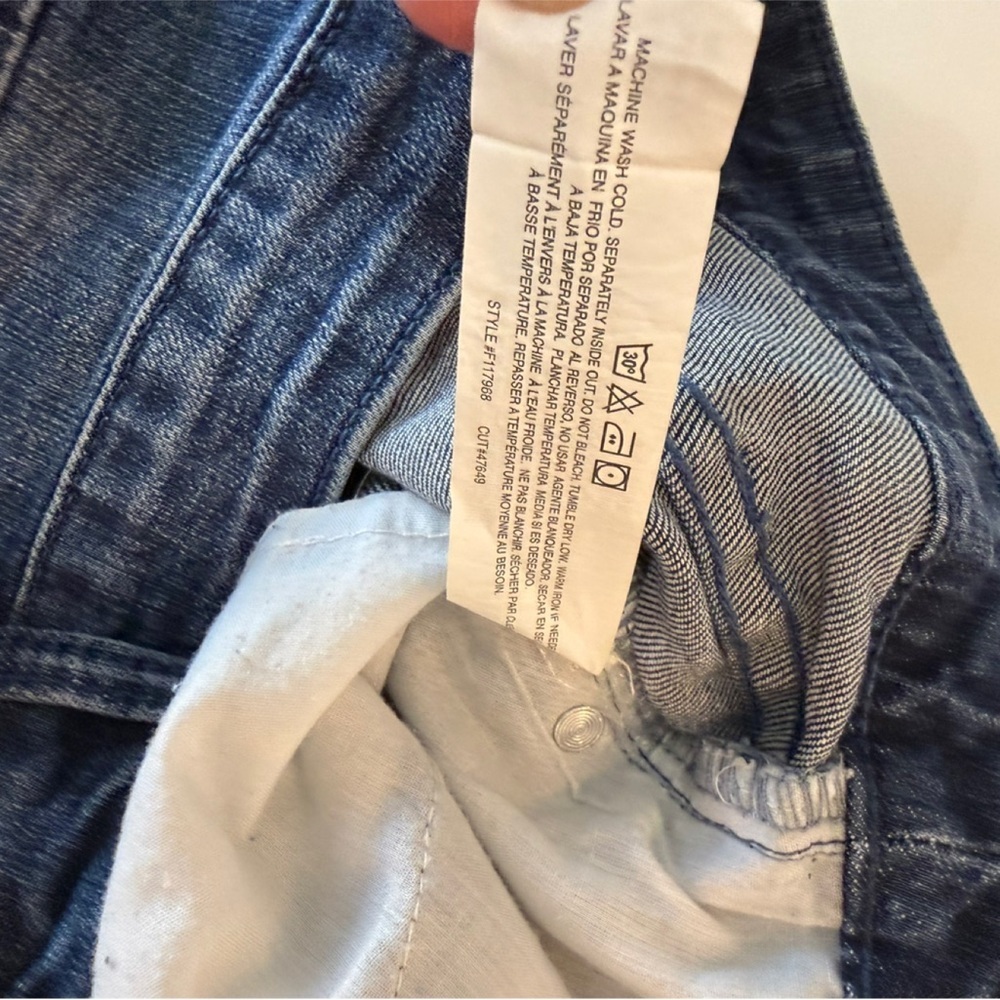 YMI high rise, distressed, cropped leg jeans. Size 5/27 - Picture 8 of 10